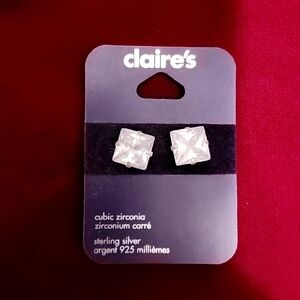 🆕️ Claire's cubic zirconia square stud earrings